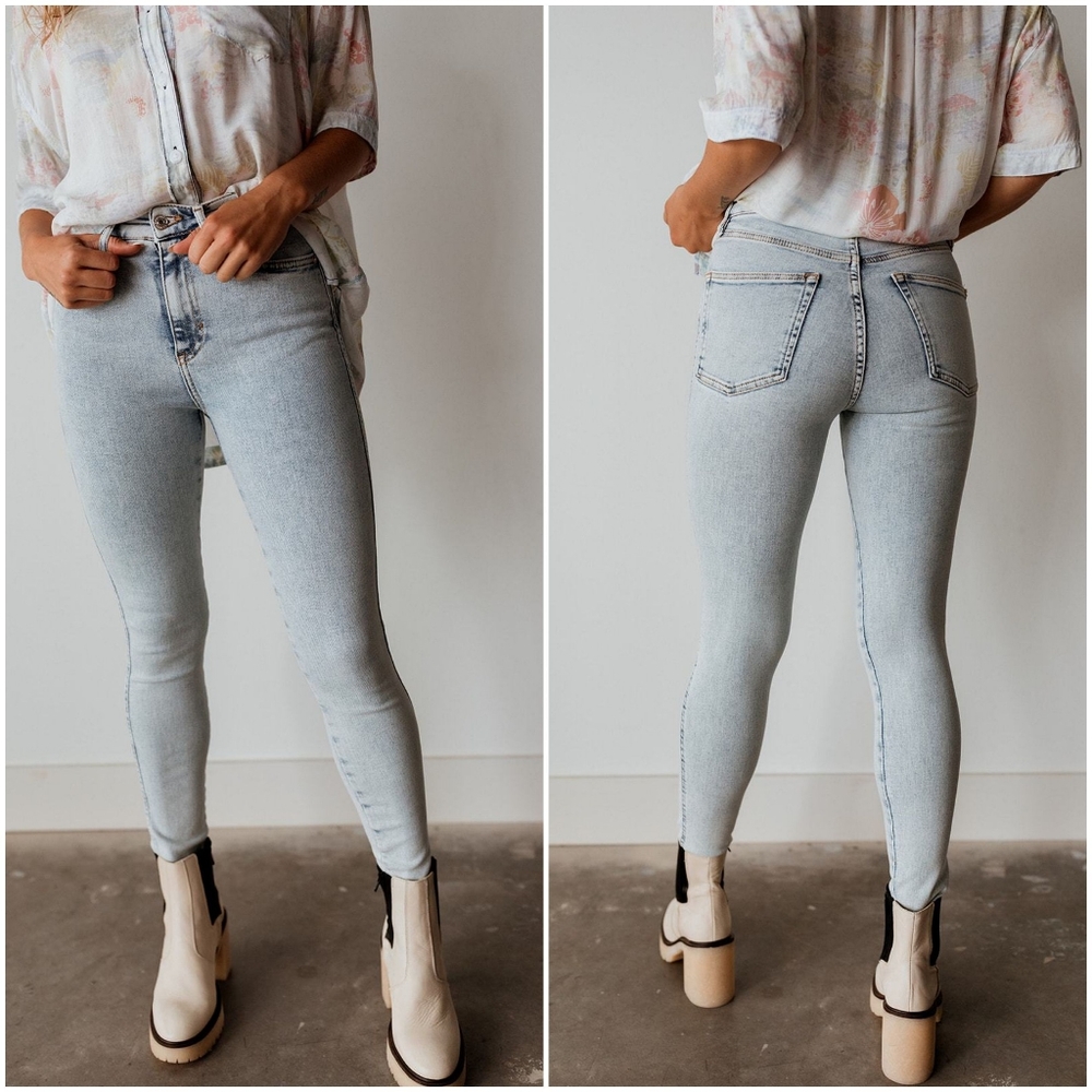 Free People Raw High Rise Jegging in Acid Wash